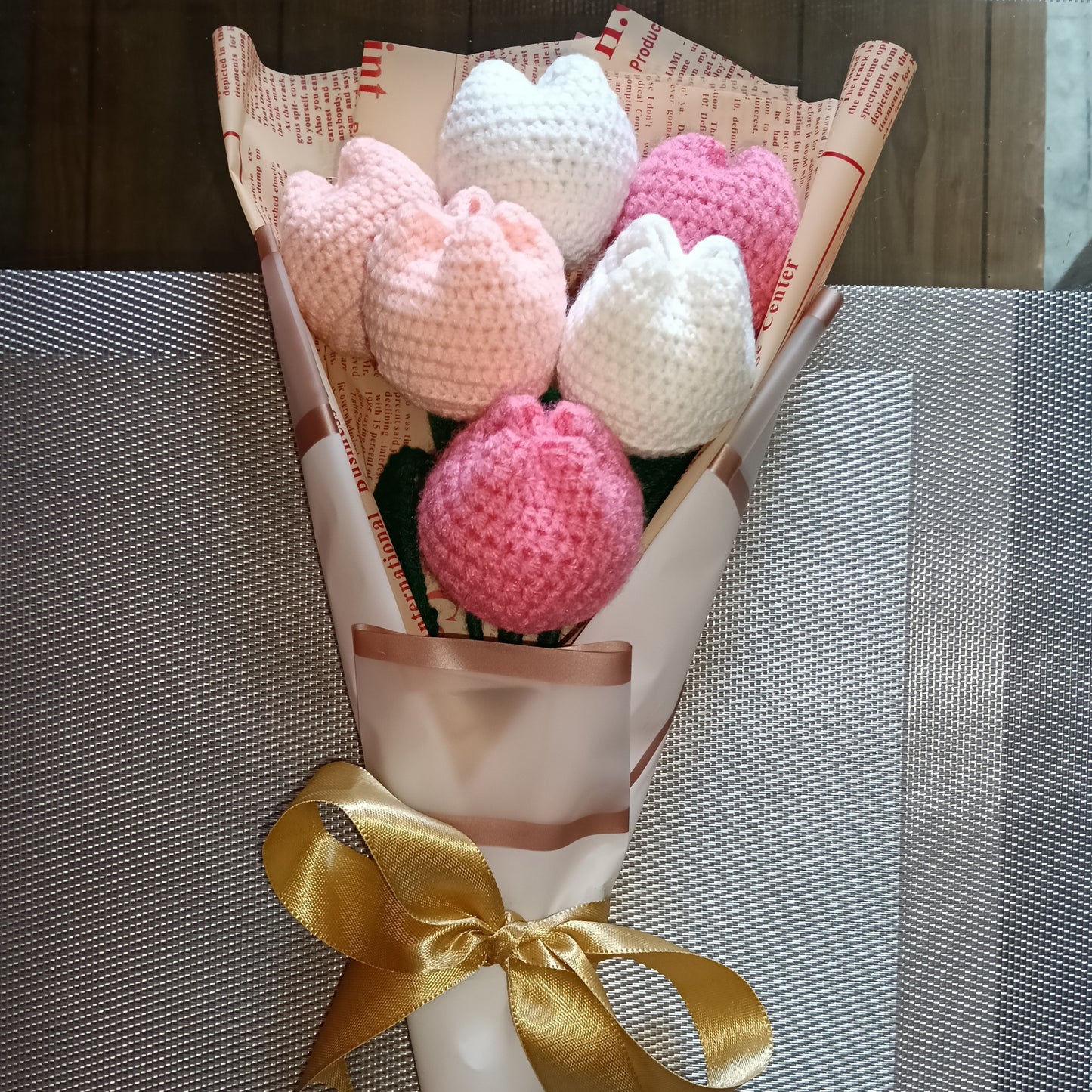Blush Harmony – Pink & White Tulip Bouquet (6 Flowers)