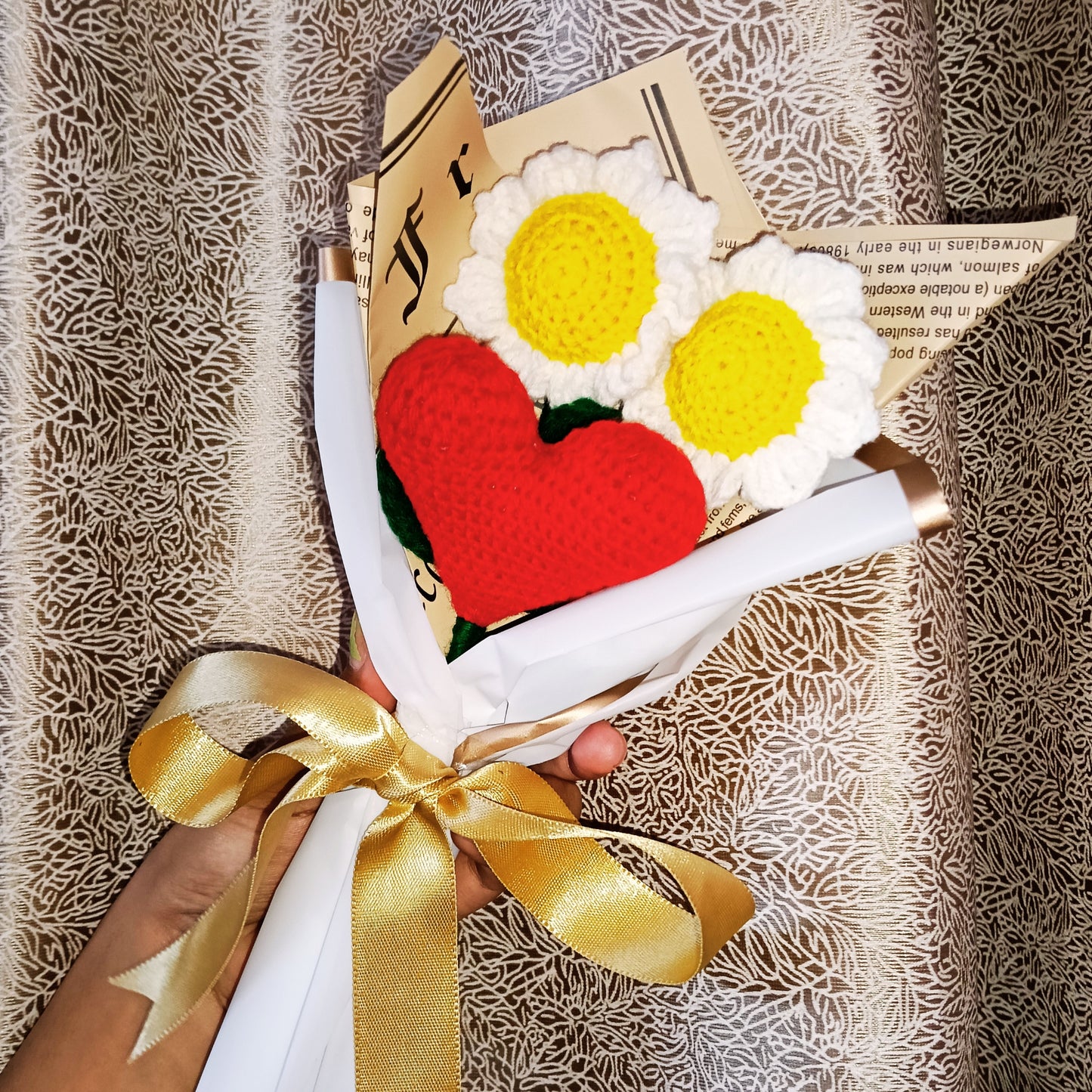 Pure Heart – White Sunflowers & Heart Crochet Set