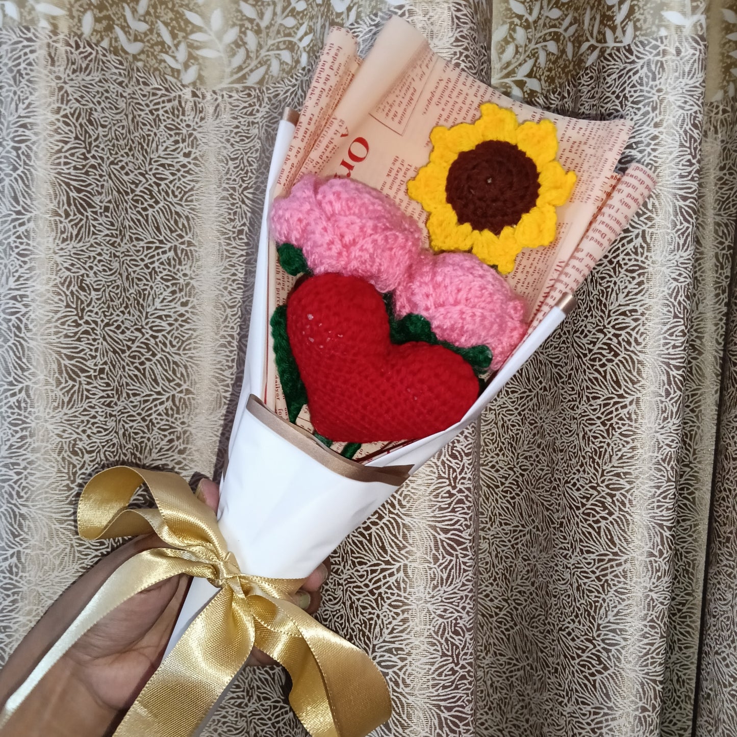 Sun-Kissed Love – Pink Roses, Sunflower & Heart Crochet Bouquet